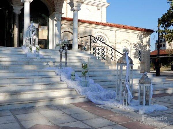 Στολισμός γάμου-σκάλες Λευκά Φανάρια και Γυάλες με νερό