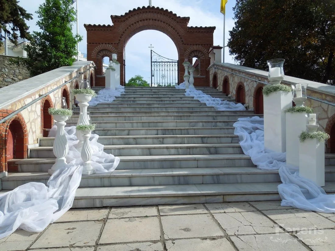 Στολισμός γάμου-σκάλες Λευκή λάκα Στολισμός γάμου-σκάλες Λευκή λάκα